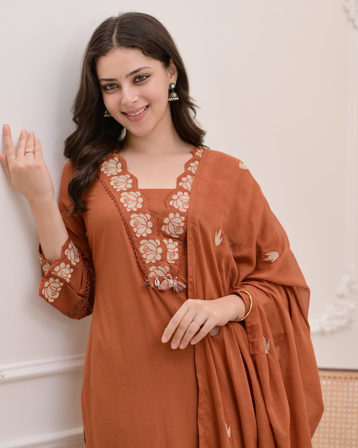 Elegant Embroidered Suit Set with Cutwork and Complete Cotton Linning