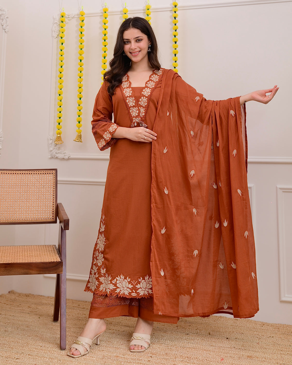 Elegant Embroidered Suit Set with Cutwork and Complete Cotton Linning