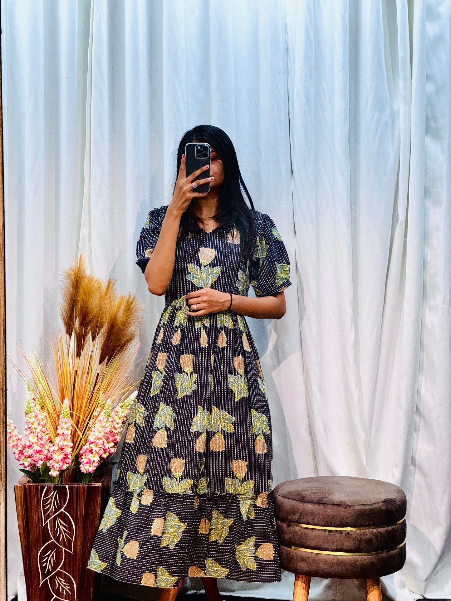 Presents new casual wear midi dress for women