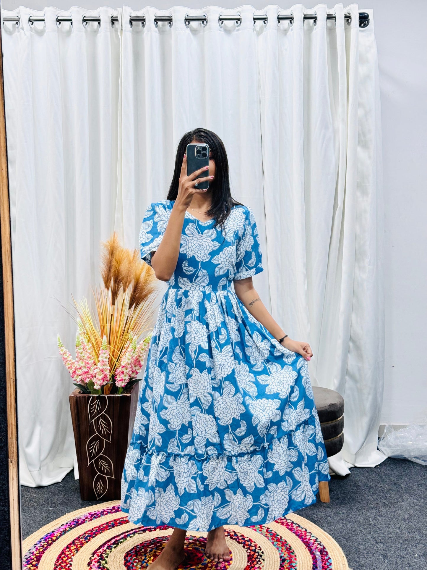 Presents new casual wear midi dress for women