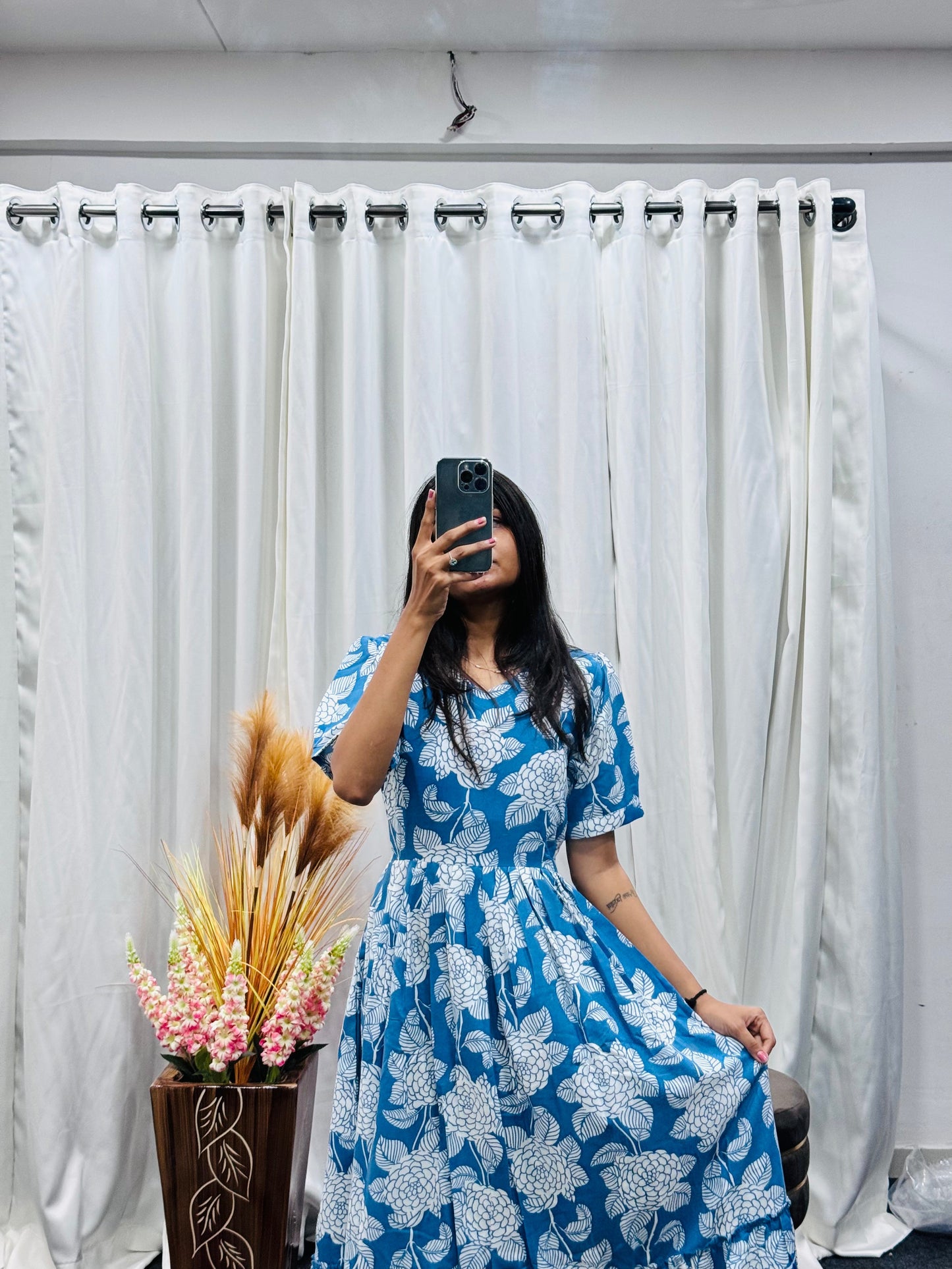 Presents new casual wear midi dress for women