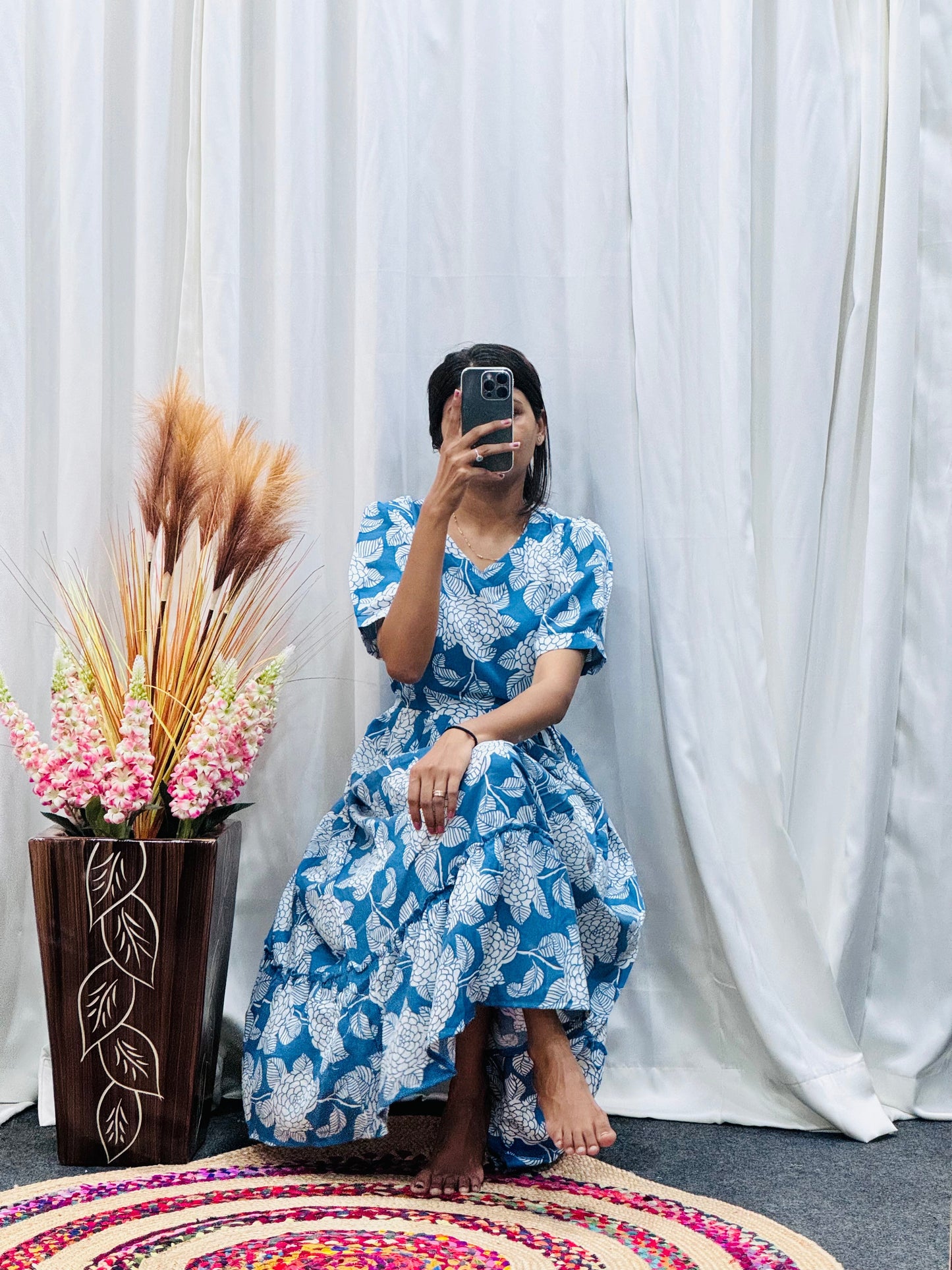 Presents new casual wear midi dress for women