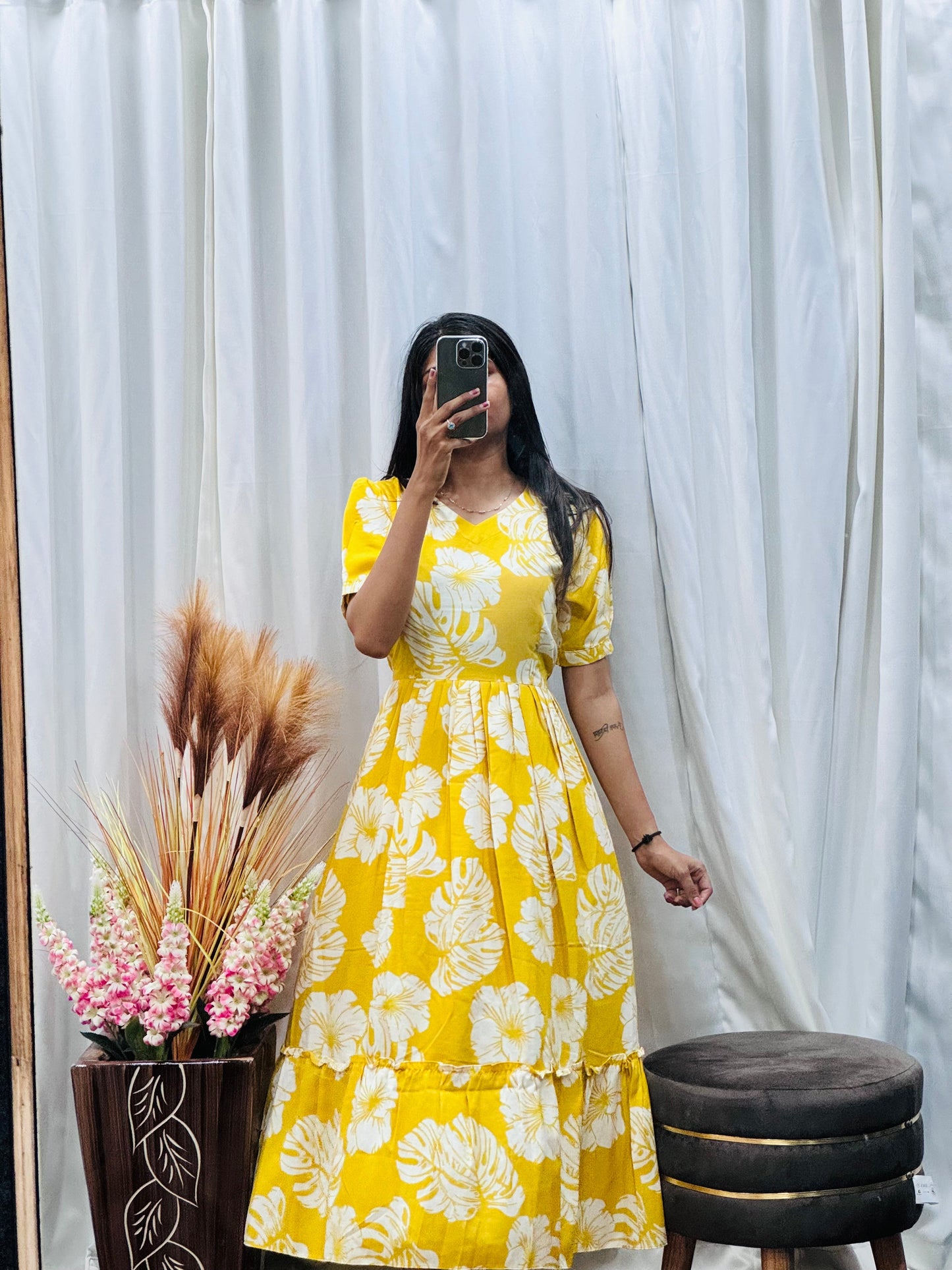 Presents new casual wear midi dress for women