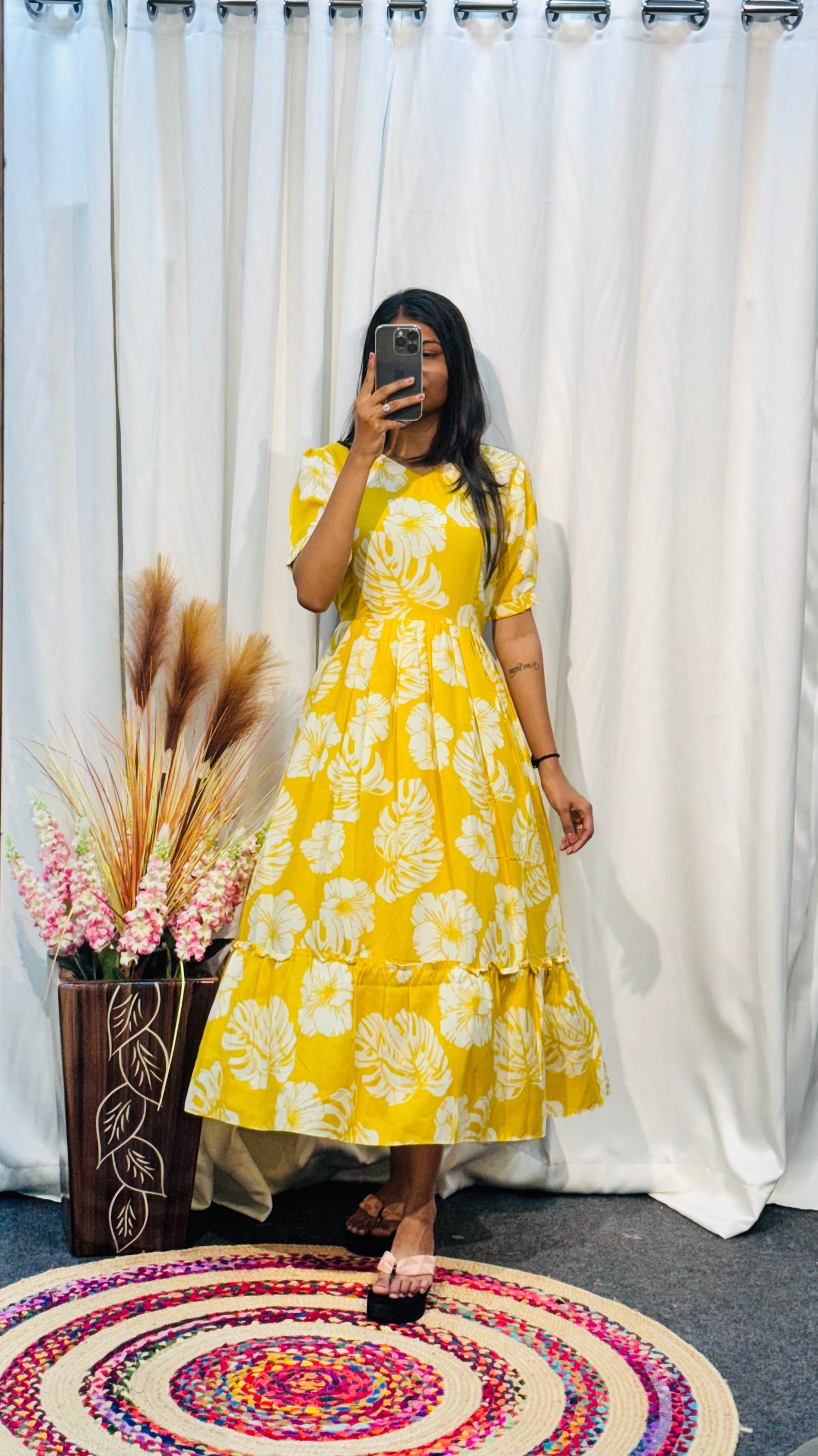 Presents new casual wear midi dress for women