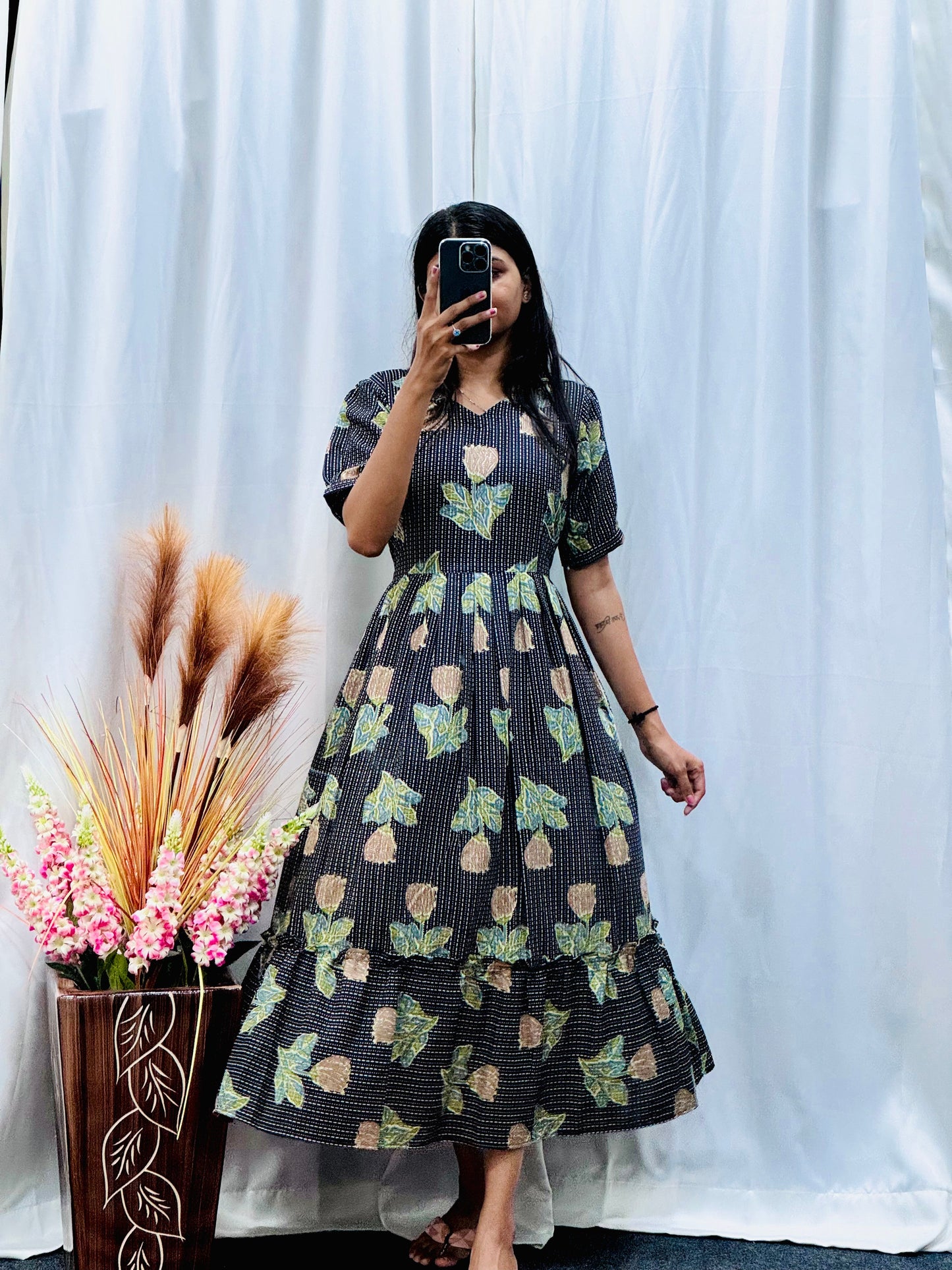 Presents new casual wear midi dress for women