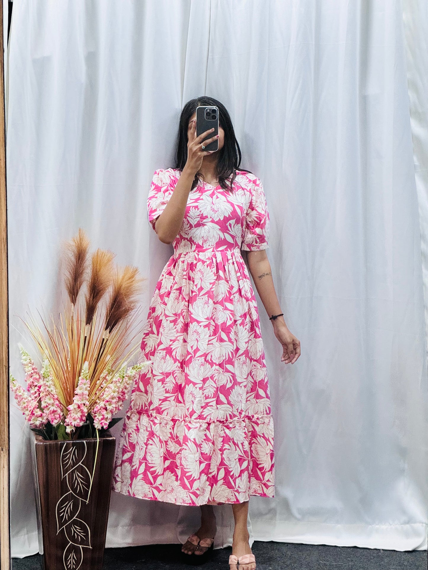 Presents new casual wear midi dress for women