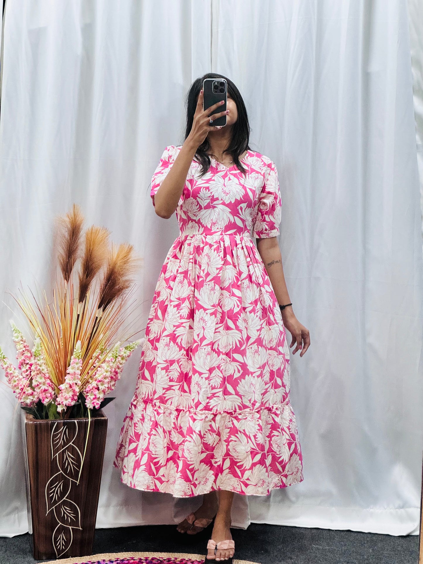 Presents new casual wear midi dress for women