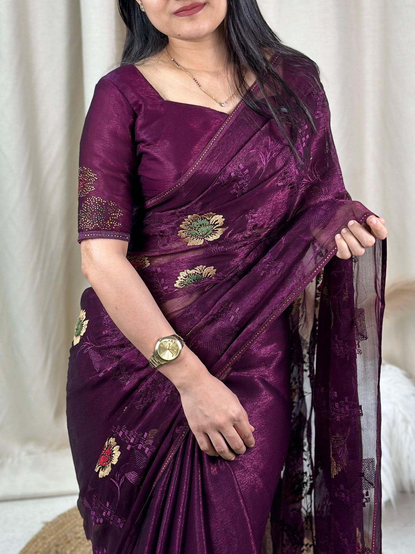 presents zareen Sitara chiffon saree