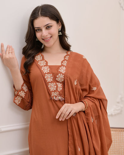 Elegant Embroidered Suit Set with Cutwork and Complete Cotton Linning