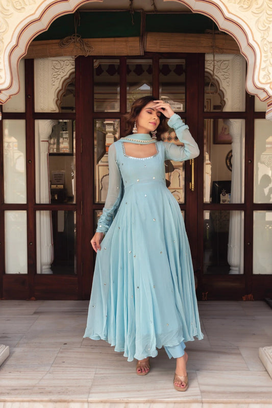 Presents Simple and Comfortable Gown