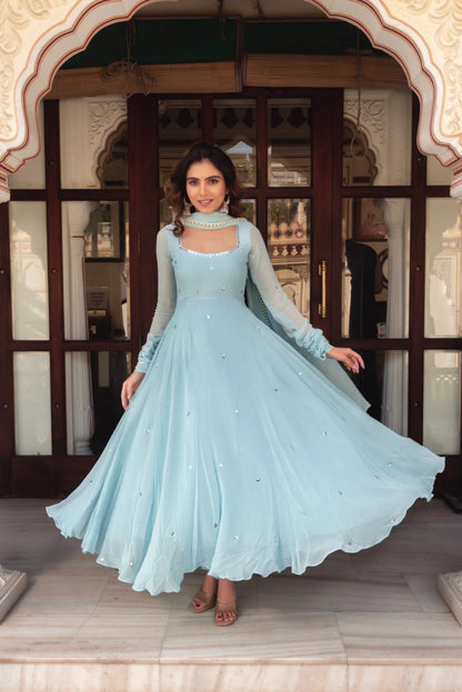 Presents Simple and Comfortable Gown